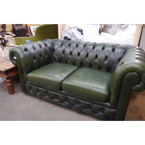 2443 - A green button leather two seater pub Chesterfield sofa