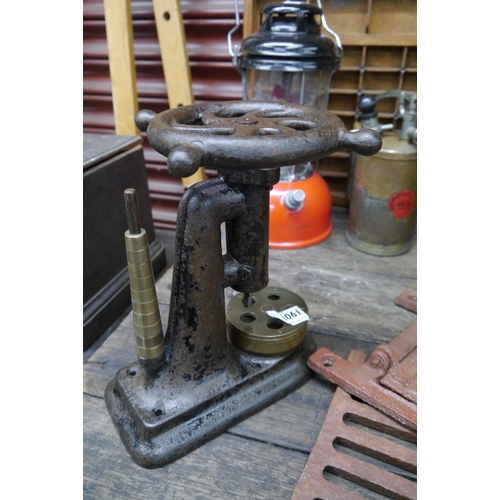 2061 - A cast iron and bronze ring press