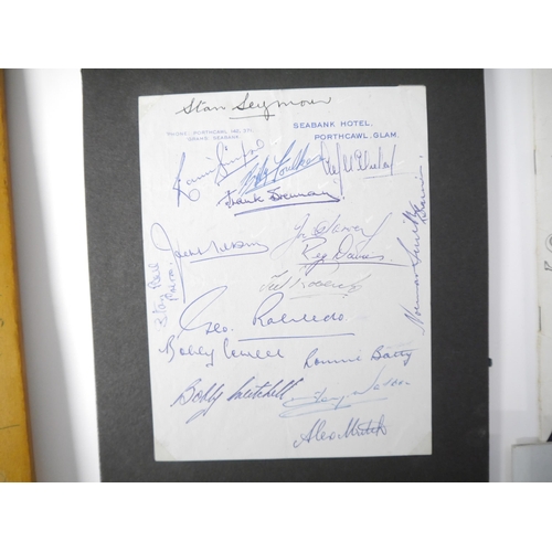 5232 - A collection of sports autographs and programmes, comprising an autograph album containing a good qu... 