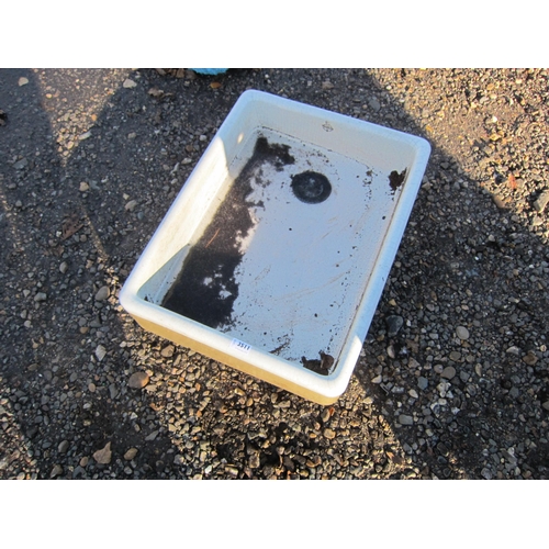 3512 - A glazed shallow sink