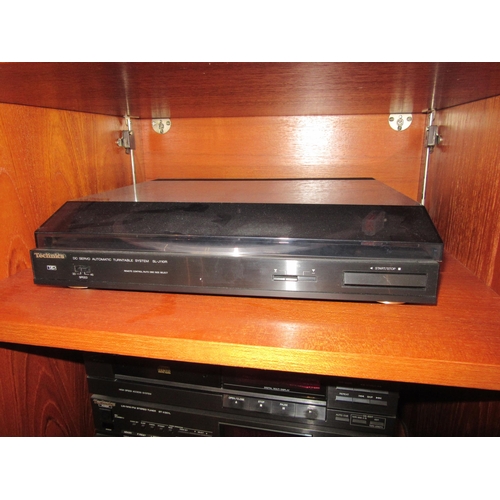 1029 - A teak Hi-fi cabinet with Technics hi-fi contents ; amp- SU-X101, tuner- ST-X301L, tape deck- RS-X10... 