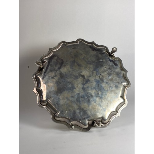 7007 - A large Charles Stuart Harris silver salver raised on three feet, London 1906, 31cm diameter, 936g