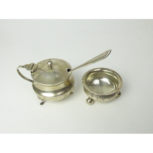 7131 - A Deakin & Francis Ltd silver mustard, Birmingham 1907 and a Victorian salt with ball feet, blue gla... 