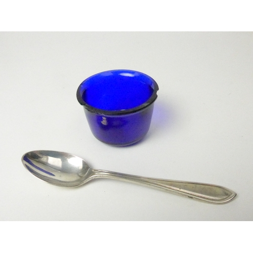 7131 - A Deakin & Francis Ltd silver mustard, Birmingham 1907 and a Victorian salt with ball feet, blue gla... 