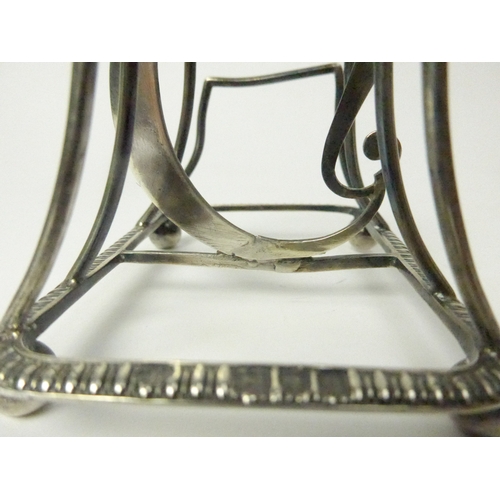 7133 - A William Hutton & Sons Ltd unusual silver toast rack with possible repair, 8cm long, London 1898, 5... 