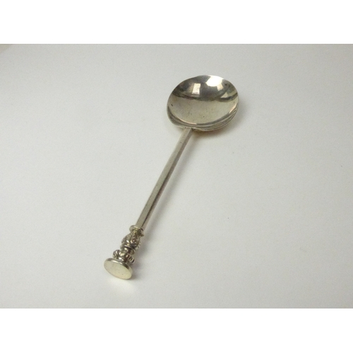 7025 - A C.F. Hancock & Co silver seal-top spoon, 17cm long, London 1912, 48g