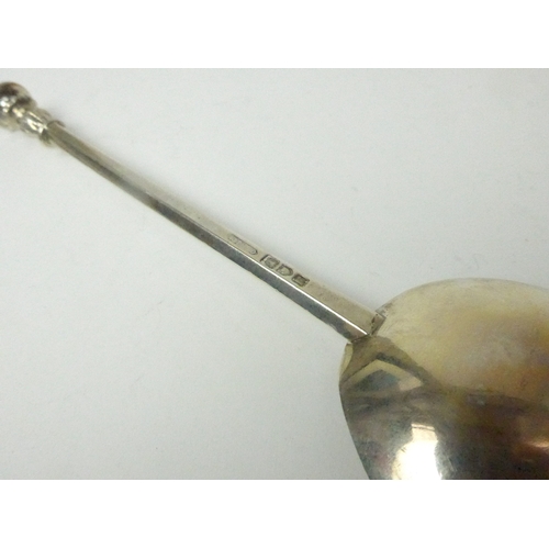 7025 - A C.F. Hancock & Co silver seal-top spoon, 17cm long, London 1912, 48g