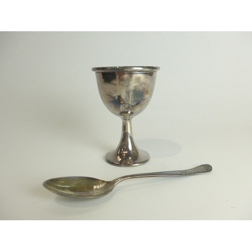 7110 - A cased silver Atkin brothers egg cup and spoon set. Sheffield 1946 & 1945, 69g