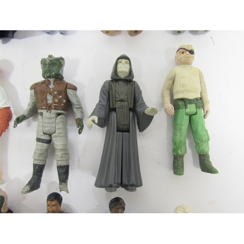 9051 - A group of loose twenty-two vintage Kenner / Palitoy Star Wars action figures to include Boba Fett (... 