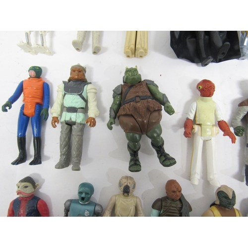 9051 - A group of loose twenty-two vintage Kenner / Palitoy Star Wars action figures to include Boba Fett (... 