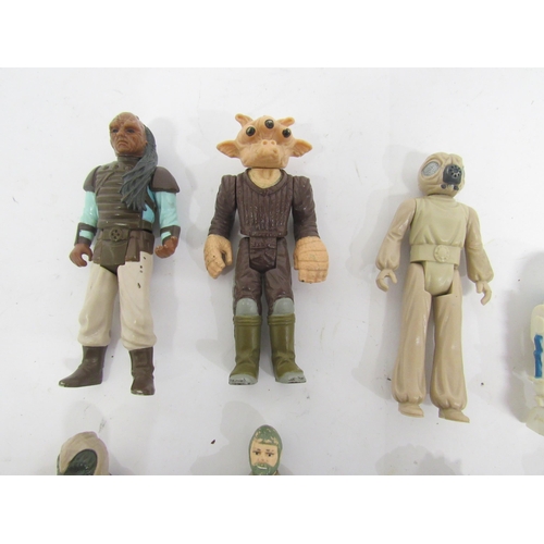 9050 - A group of nineteen loose vintage Kenner / Palitoy Star Wars action figures to include Bib Fortuna, ... 