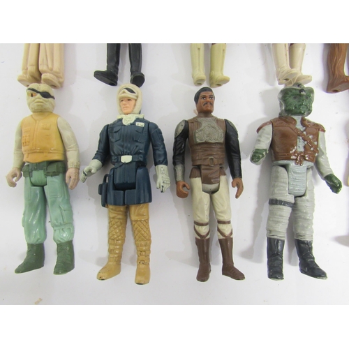 9052 - A group of twenty loose vintage Kenner / Palitoy Star Wars action figures to include Han Solo in Hot... 