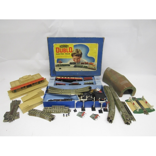 9561 - A Hornby Dublo 00 gauge model railway EDG18 Tank Goods Train set box containing BR 2-6-4 locomotive ... 