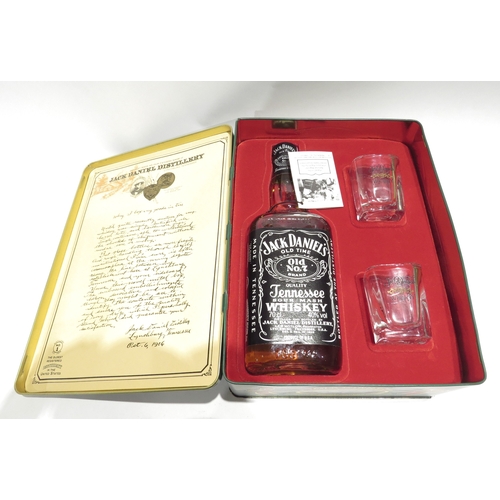 8091 - Jack Daniels Old No. 7 70cl 45% . Tin Box with 2 glasses