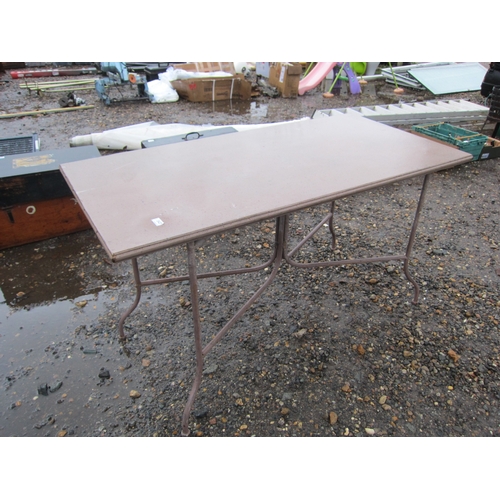 3427 - A metal base table