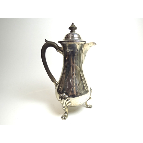 7086 - A Joseph Rodgers & Son silver hot water jug with initial 