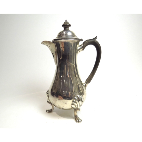 7086 - A Joseph Rodgers & Son silver hot water jug with initial 