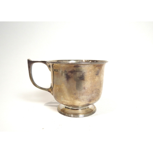 7081 - A Cooper Brothers & Sons Ltd silver mug, oversized handle, plain form, engraved with monogram over 1... 