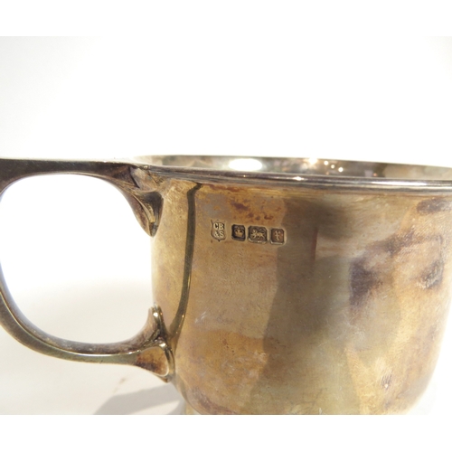 7081 - A Cooper Brothers & Sons Ltd silver mug, oversized handle, plain form, engraved with monogram over 1... 