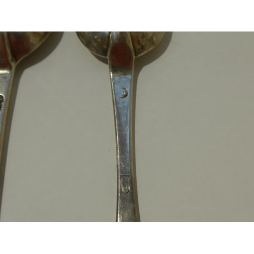 7020 - Two Queen Anne dog nose terminal spoons, one by William Matthew I, London 1702, the other dates to 1... 