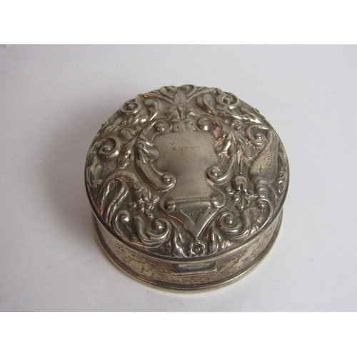 4407 - A silver lidded powder pot