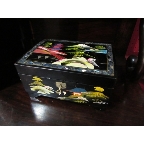 4040 - A Japanese design musical lacquered jewellery box with abalone shell border