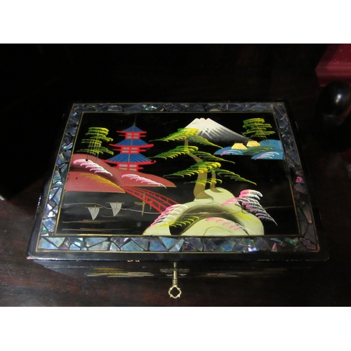 4040 - A Japanese design musical lacquered jewellery box with abalone shell border