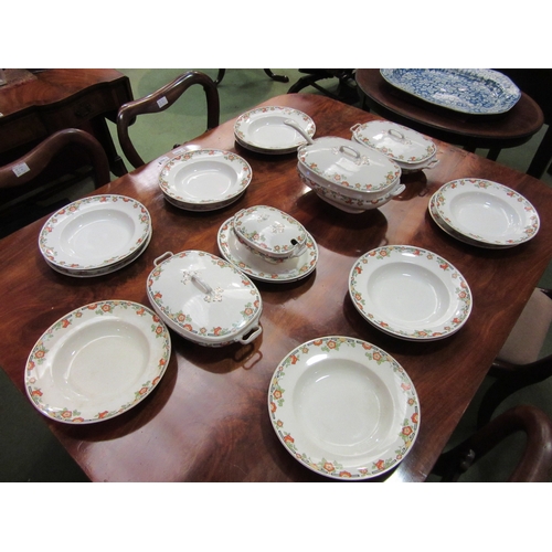 4079 - A selection of Alfred Meakin dinner wares, including soup tureen and vegetable dishes