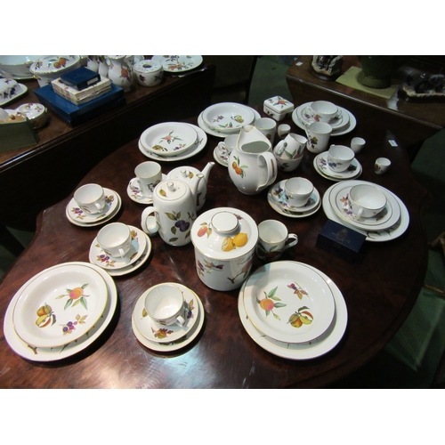 4222 - A quantity of Royal Worcester 