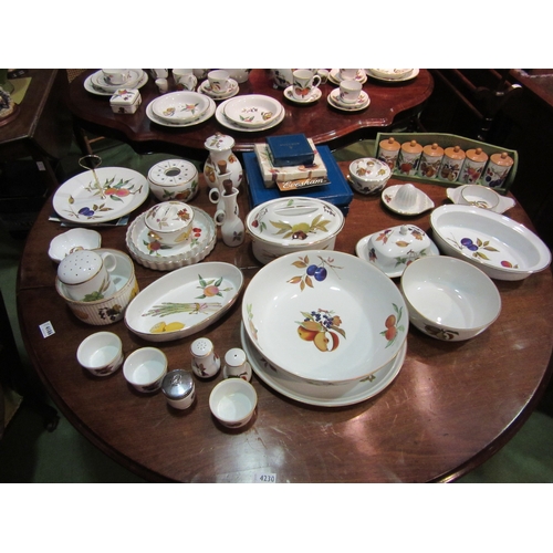 4222 - A quantity of Royal Worcester 