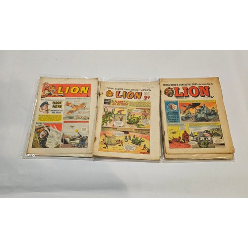 9039 - A box of mid to late 20th Century 'Tiger and Hurricane' Comics with issues ranging from 22nd May 196... 