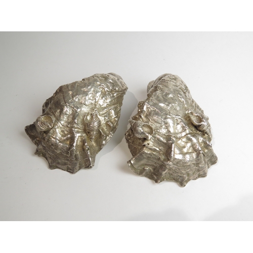 7049 - A pair of silver table salts in the form of clam shells, london 1998, 9cm long, 431g