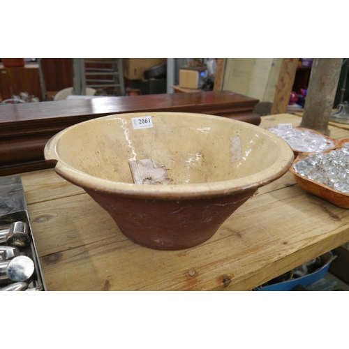 2061 - A 19th Century glazed dairy bowl, chipped