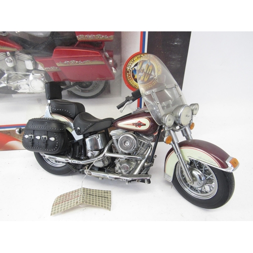 9335 - A boxed Guiloy Custom Classic 1:10 scale diecast model American Cruiser motorcycle, together with an... 