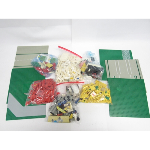 9121 - A collection of loose Lego bricks, figures, base plates and instruction booklets