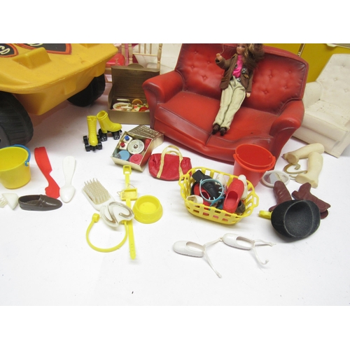 9075 - A collection of vintage Pedigree Sindy and similar playworn furniture, accessories and clothing incl... 