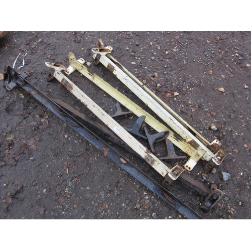 3379 - A qty of angle bed iron