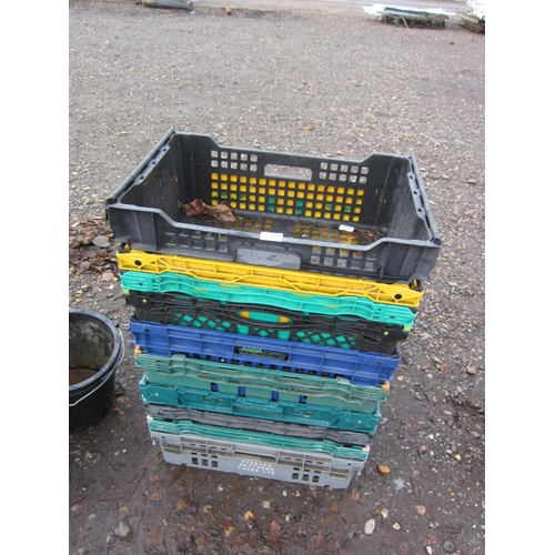 3382 - A quantity of plastic stacking crates