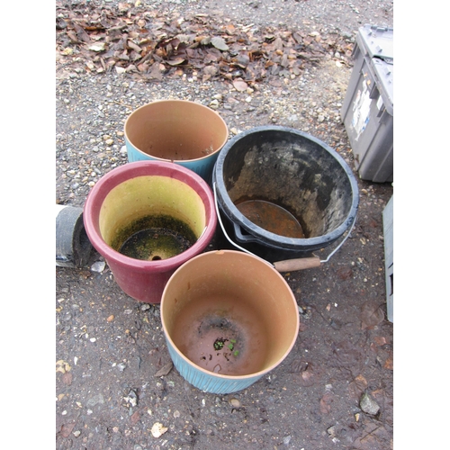 3383 - Three garden pots and two buckets