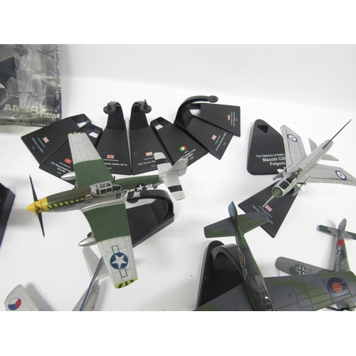 9341 - A boxed Amer 1:72 scale diecast 1945 Grumman F6F Hellcat, together with twenty-two other unboxed die... 