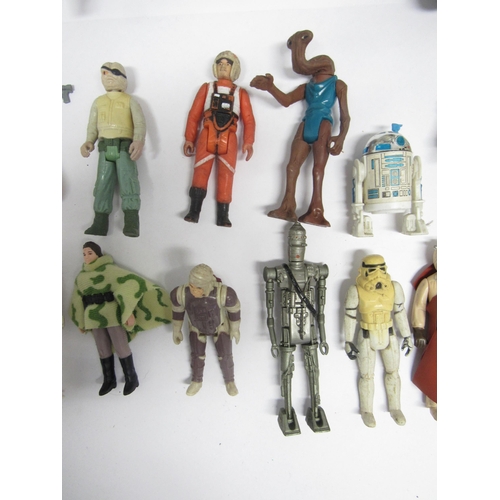 9053 - A collection of loose and playworn vintage Kenner/Palitoy Star Wars figures and vehicles to include ... 