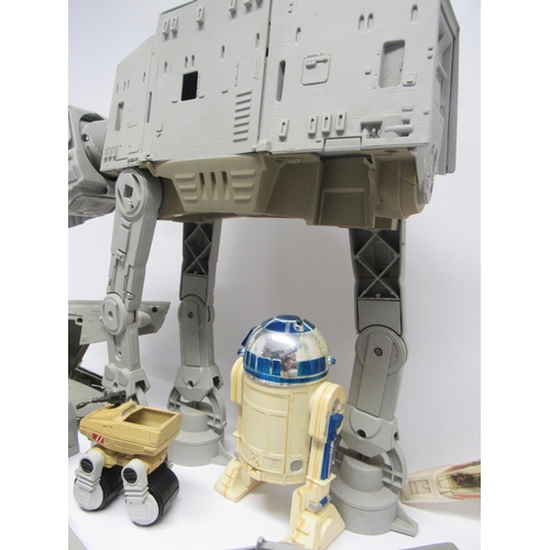 9053 - A collection of loose and playworn vintage Kenner/Palitoy Star Wars figures and vehicles to include ... 