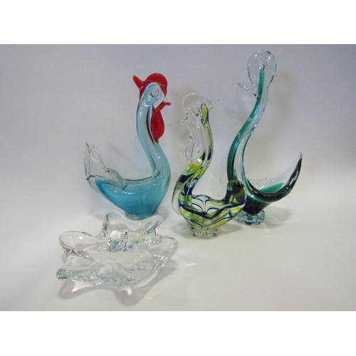 1001 - A selection of Art glass items to include bowls, dish and chickens in varying colours (7)