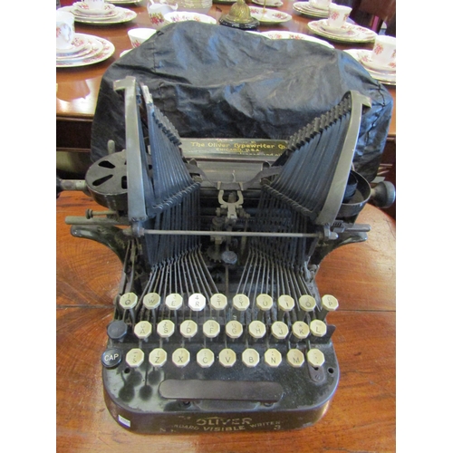 1090 - A bygone typewriter 