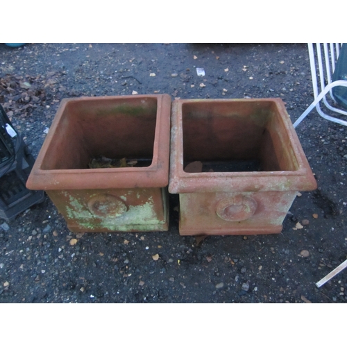 3395 - A pair of square form terracotta pots