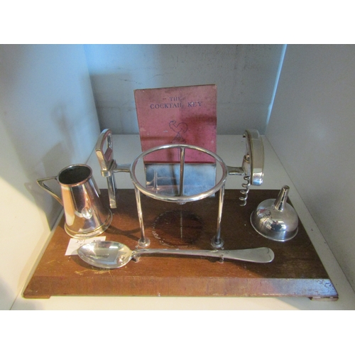 1515 - A retro early-mid 20th Century cocktail set on stand