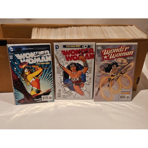 9031 - DC Comics 'Wonder Woman' - approximately 200 Modern Age comics of Wonder Woman with some related com... 