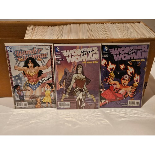 9031 - DC Comics 'Wonder Woman' - approximately 200 Modern Age comics of Wonder Woman with some related com... 