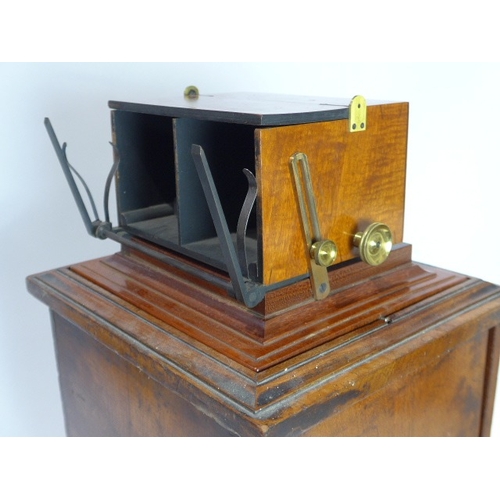 4305 - A Smiths Beck & Beck Victorian table top stereoscope viewer. Serial number 1692 signed around eye pi... 