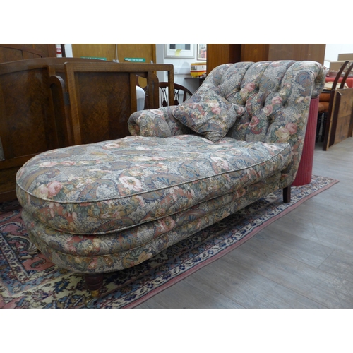 4155 - A Lincoln House home furnishing chaise-longe with Morris style upholstery